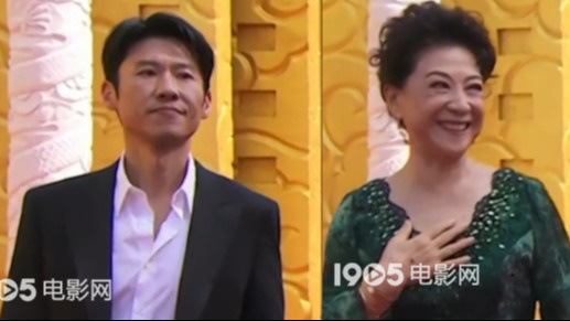 第二十届中国电影华表奖入场式 王馥荔 王骁两代电影人的传承