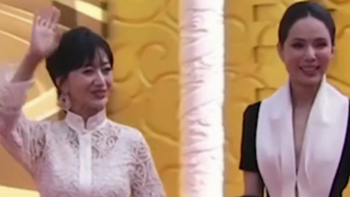 第二十届中国电影华表奖入场式 赵雅芝李若彤“冻龄女神”同框