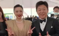 黄渤高叶一同步入集结区 合影黄渤给高叶让位置