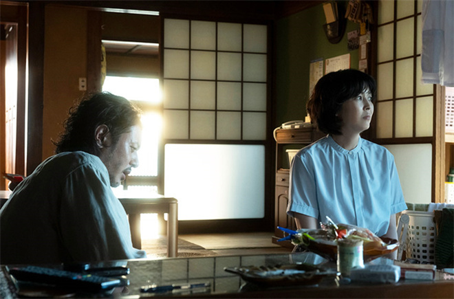 《夏日沙滩上》预告 小田切让松隆子体会丧子之痛