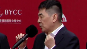 北影节红毯上陈建斌畅聊短片创作