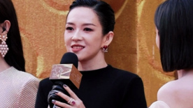 章子怡亮相華表獎入場式 稱新作即將與觀眾見面