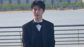 范丞丞做客電影頻道直播間 在線安利家鄉(xiāng)青島美食