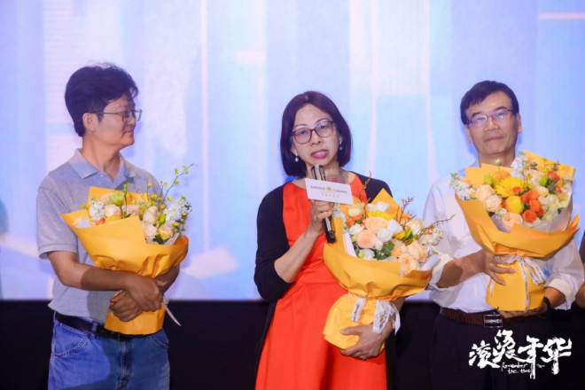 纪录片《滚烫年华》首映 聚焦深圳劳动者奋斗故事