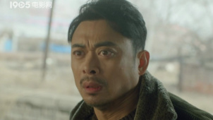 樊少皇抓住嫌疑人刚要交差  没想到突然爆炸险受伤