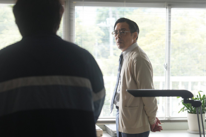绫野刚VS柴崎幸!《捏造》曝预告 截然不同的家访