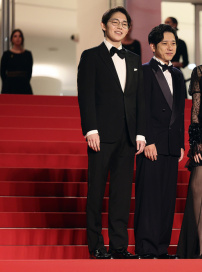 《8号出口》戛纳首映 二宫和也×小松菜奈亮相！