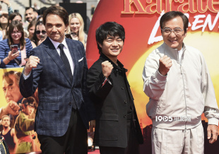 《功夫梦：融合之道》伦敦首映 71岁成龙活力亮相
