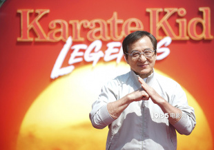 《功夫梦：融合之道》伦敦首映 71岁成龙活力亮相