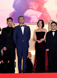 毕赣《狂野时代》戛纳首映 舒淇易烊千玺等登红毯