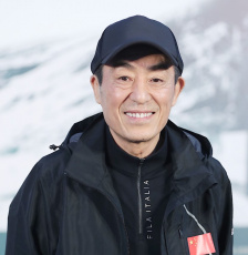张艺谋执导《惊蛰无声》亮相 易烊千玺朱一龙主演
