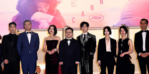 畢贛《狂野時(shí)代》戛納首映 舒淇易烊千璽等登紅毯