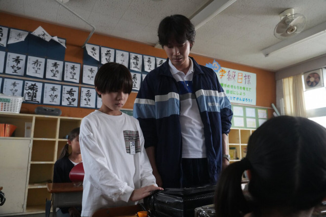 《捏造》发布主题曲预告 绫野刚饰“杀人教师”!