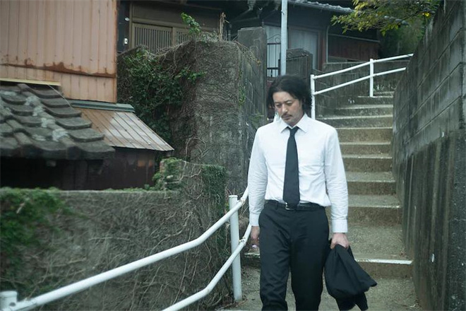 入围上影节！小田切让松隆子〈夏日沙上〉曝剧照