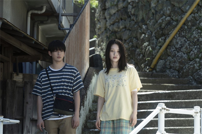 入围上影节!小田切让松隆子《夏日沙上》曝剧照