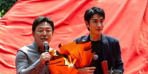 黃渤、朱一龍回母校！出席北電“學(xué)院獎”頒獎禮