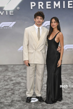 皮特《F1：狂飙飞车》全球首映 赛车、车手齐助阵