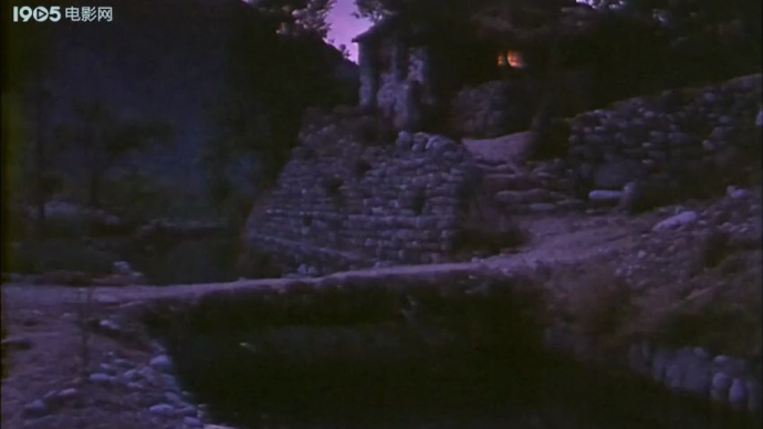 流泪的红蜡烛：天还没亮打包行李回了娘家