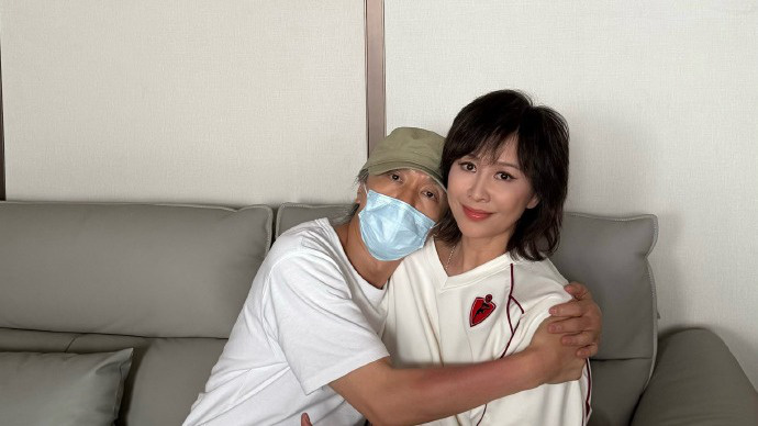 刘嘉玲晒与周星驰合照 配经典对白梦回《大内密探零零发》