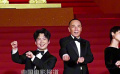 《脫韁者也》劇組亮相上影節(jié)閉幕式紅毯