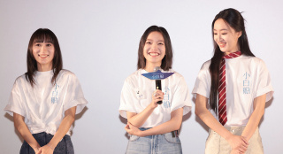 电影《小白船》北京首映礼 周美君哽咽与角色告别