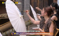 张雪迎陈雨锶张天爱体验创作油纸伞
