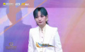 表演嘉賓周筆暢白色西裝造型亮相入場儀式