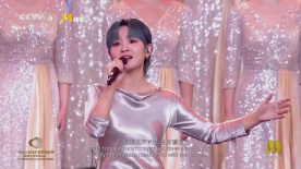 周笔畅演唱《再回首》致敬电影诞生130年