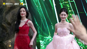 青年演員謝可寅、蔣依依亮相2025上合組織國家電影節(jié)閉幕式入場儀式