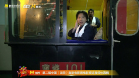 喜剧演员黄才伦、王成思在火车上演起来啦！