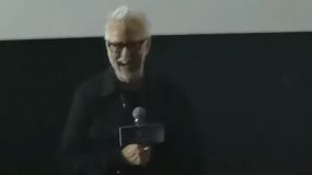 《超人》导演解答超人为什么会飞