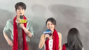 张凌赫、赵今麦拍立得互动