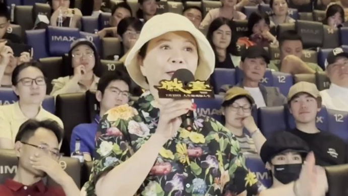 蔡明含泪感谢陈佩斯在喜剧艺术道路上的坚守