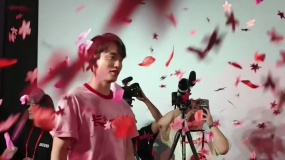 《長安的荔枝》首映現(xiàn)場降落木棉花雨