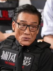 张子枫说剧组大家都很卷，梁家辉一场跟踪的戏走了4万多步