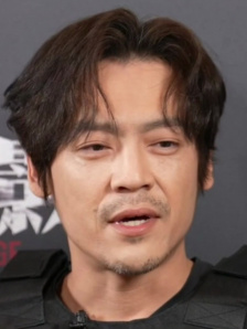 王紫逸：特别感谢导演，成龙和梁家辉就像一把钥匙