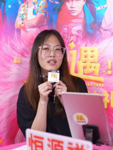 观众：影片中小黄和老黄的对话给成年人很大的触动