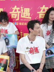 导演说郑合惠子古灵精怪、李梦气质好，都是角色的不二人选