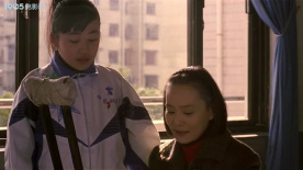 不要离开我：娃陪妈校园一日，温馨场景超动人！