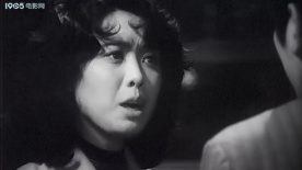 年轻的朋友：女子严词拒绝男人，表示自己绝不会抛下祖国