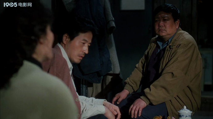 愁眉笑脸：厂长来访，下岗男艰难处境令人心酸