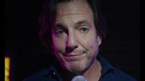 聚焦脫口秀演員人生 布萊德利·庫(kù)珀新片《開麥了嗎？》曝預(yù)告