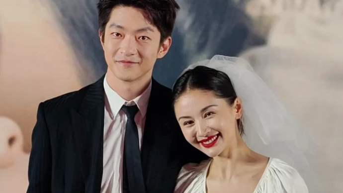 《有朵云像你》北京首映礼 屈楚萧王子文一家幸福合影