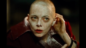 艾玛·斯通新片《拯救地球》发布正式预告 石头姐光头造型曝光