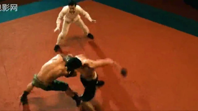 英雄之战：紧张对决，瞬间燃起竞技热情