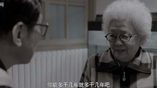 仁医胡佩兰：医生心系患者，女儿孝赠点心暖情！