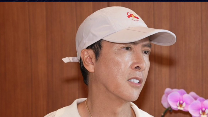 甄子丹：被九三阅兵的现代化武器震撼