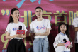 宋佳佟丽娅亮相《轻于鸿毛》首映 王俊凯说想再刷