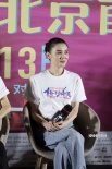 宋佳佟丽娅亮相《轻于鸿毛》首映 王俊凯说想再刷