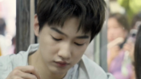 演员邬家楷打卡延吉特色美食